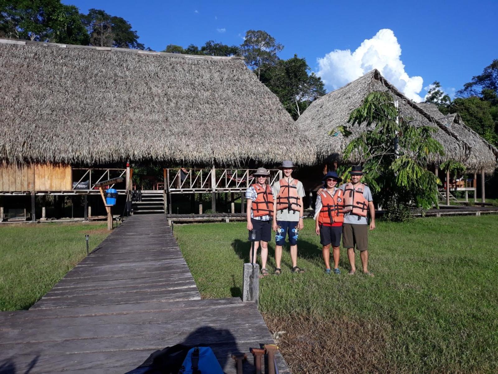 Aguas Negras River Lodge Puerto Montufar Exteriör bild